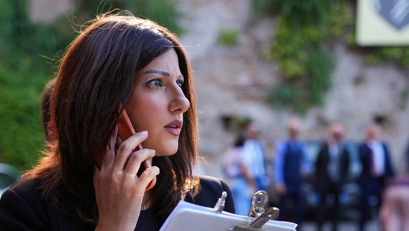 Francesca supervisiona i preparativi di un matrimonio