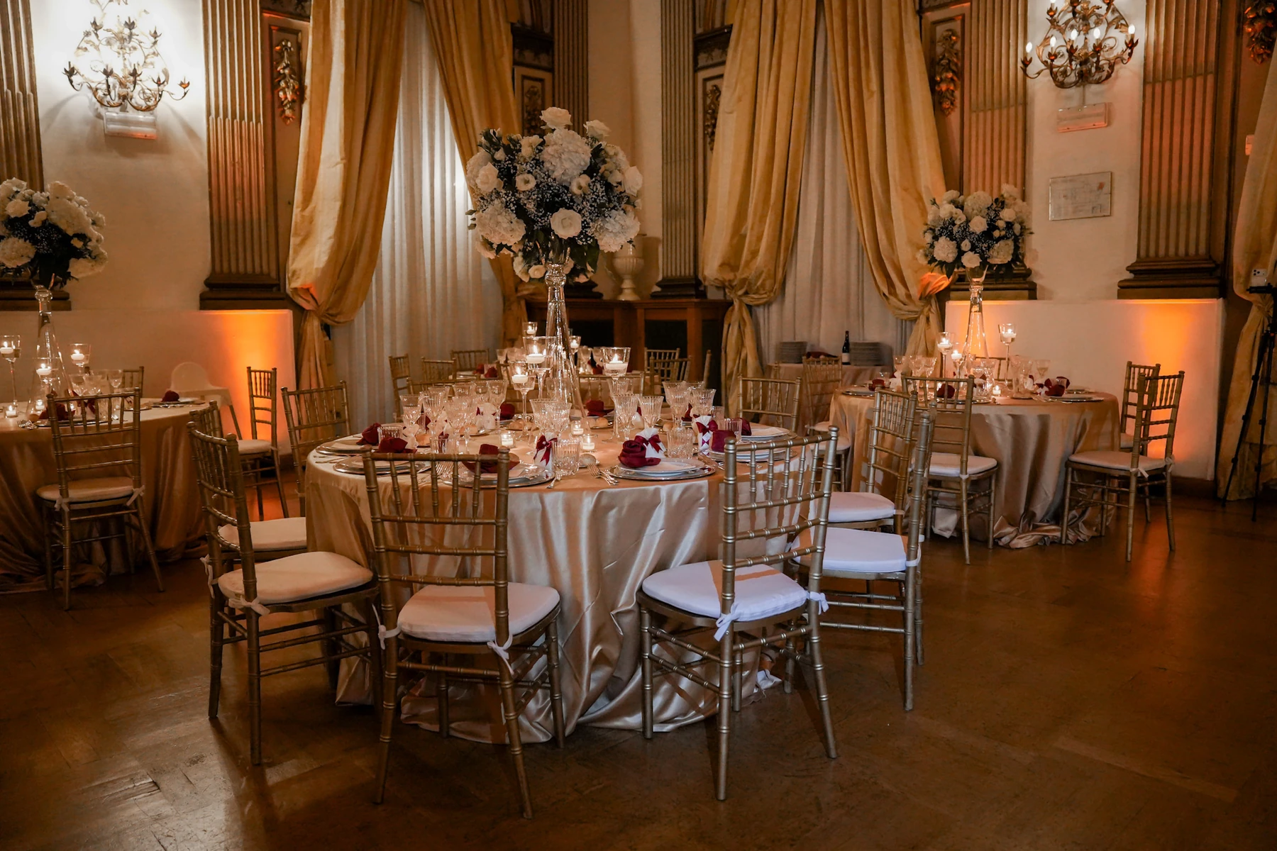 Allestimento floreale e mise en place per un matrimonio